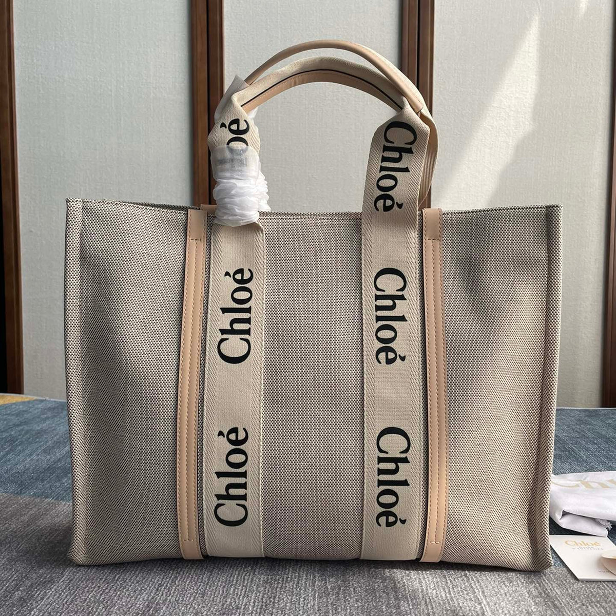 LAGRE WOODY TOTE BAG 45 IN BEIGE LINEN CANVAS BLACK WEBBING LOGO EMBROIDER NUDE CALFSKIN