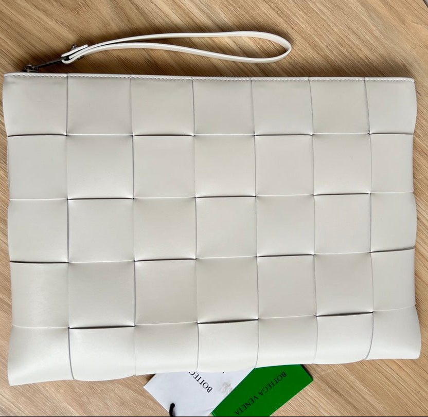 LARGE CASSETTE POUCH 35 IN WHITE CALFSKIN