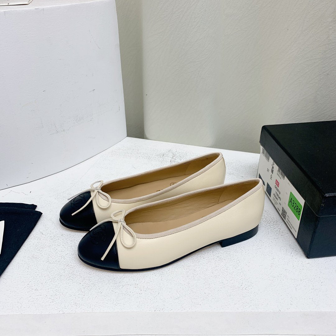 CHANEL ballet flat light beige black lambskin