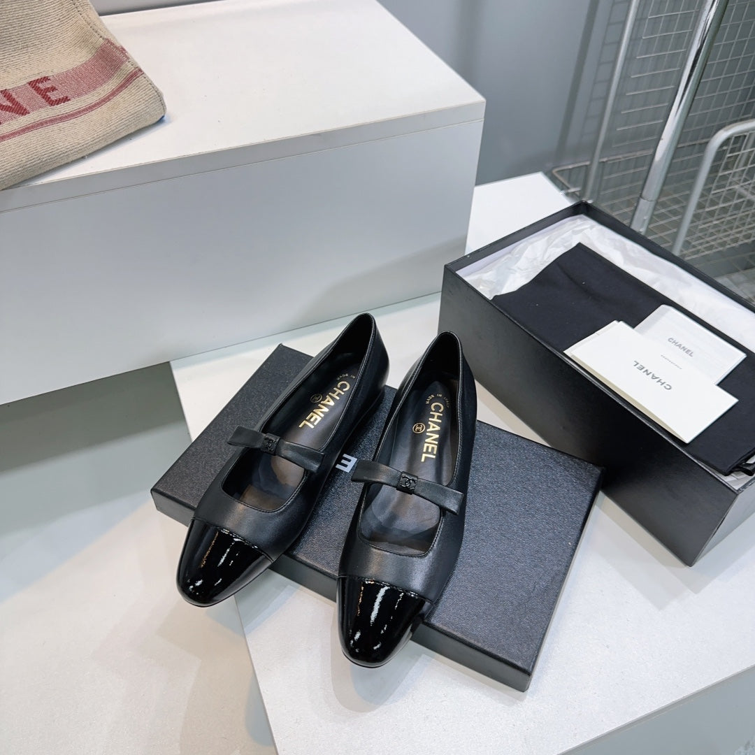 CHANEL FLAT MARY JANE SHOES 25S IN BLACK GLOSSY LAMBSKIN WITH BOW