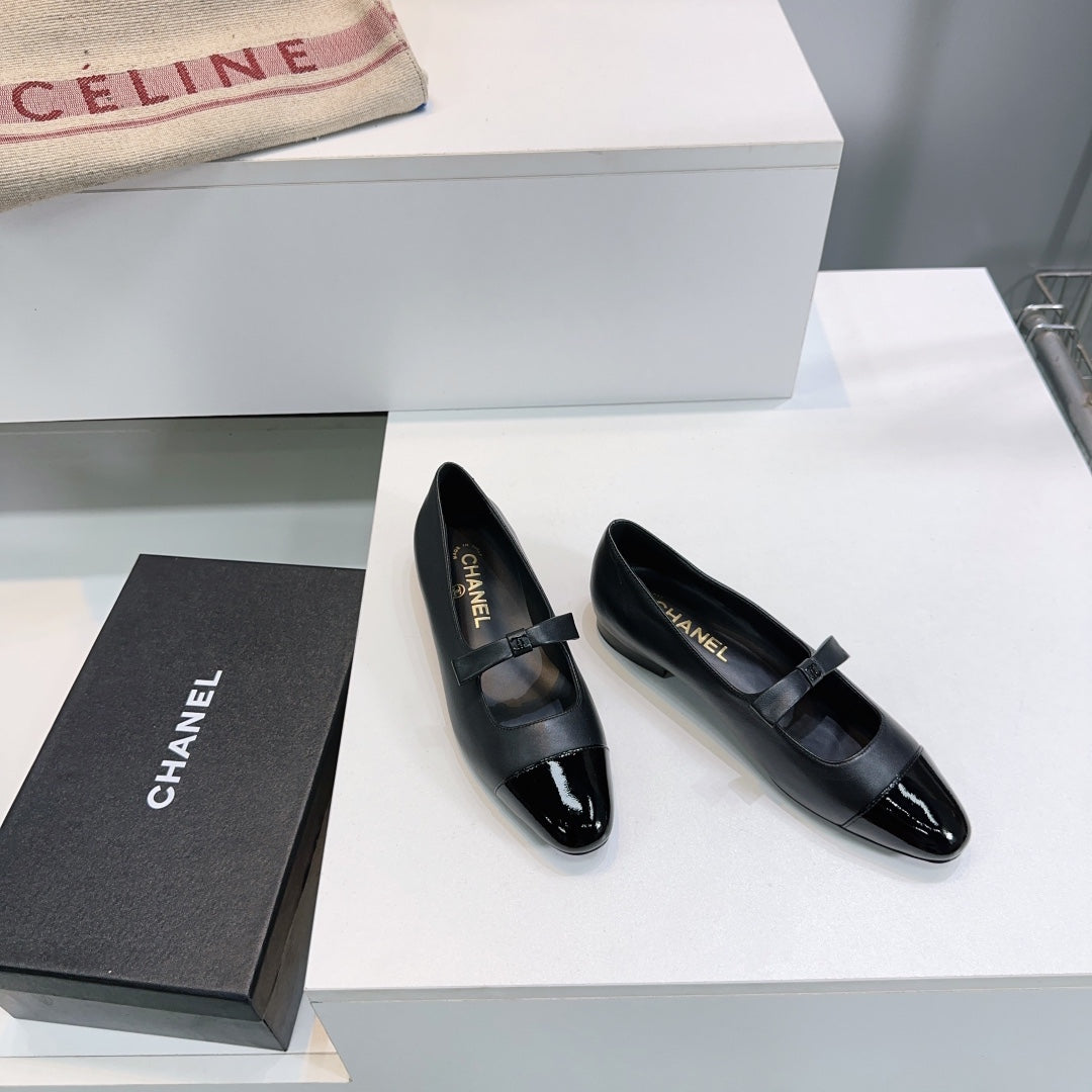 CHANEL FLAT MARY JANE SHOES 25S IN BLACK GLOSSY LAMBSKIN WITH BOW
