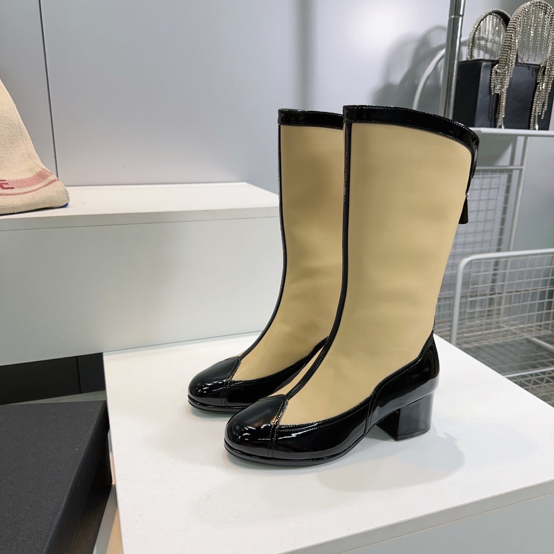 CHANEL SHORT BOOTS 25S 45 MM IN BEIGE AND BLACK LAMBSKIN