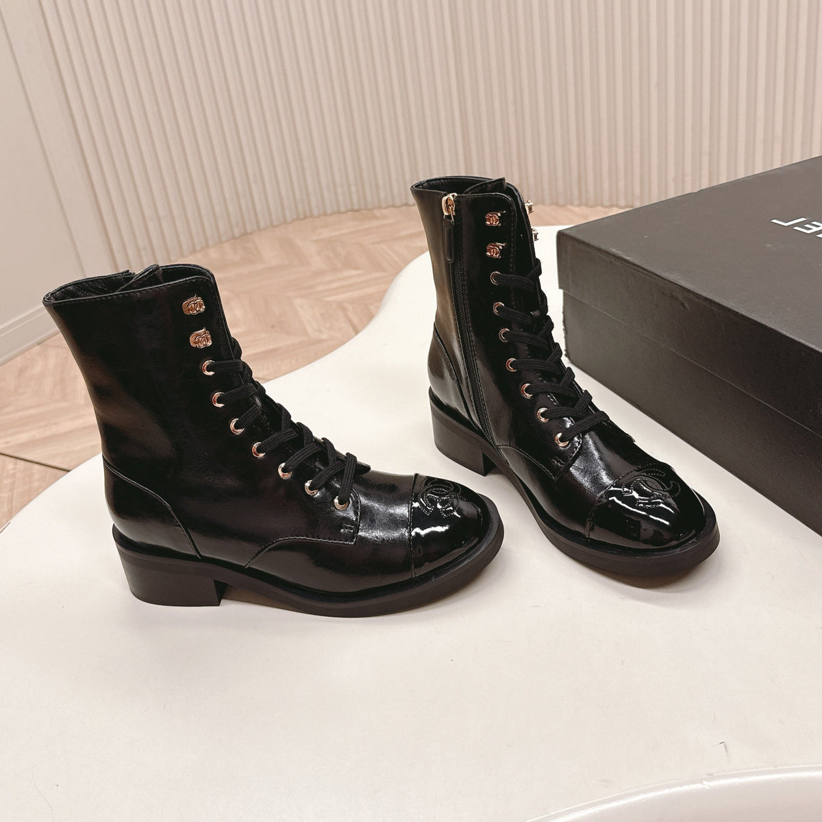 CHANEL ANKLE BOOTS 25S IN BLACK SHINY LAMBSKIN WITH ZIPPER