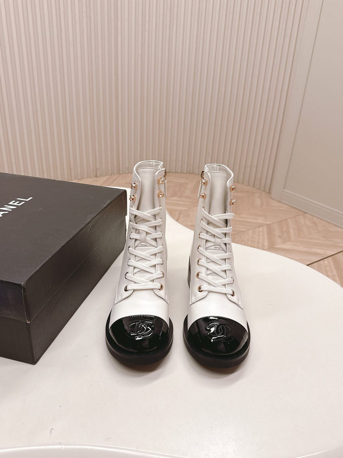 CHANEL ANKLE BOOTS 25S IN WHITE MIX BLACK LAMBSKIN WITH ZIPPER