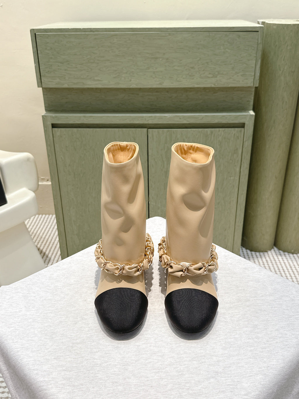 CHANEL 25S CALF-LENGTH BOOTS 45MM IN BEIGE AND BLACK CALFSKIN GOLD HARDWARE