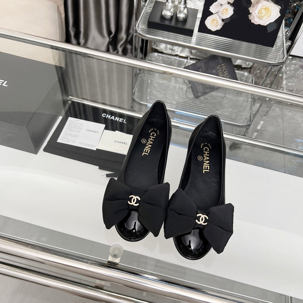 CHANEL 25S ROUND TOE BALLET FLATS WITH A BOW IN BLACK CALFSKIN