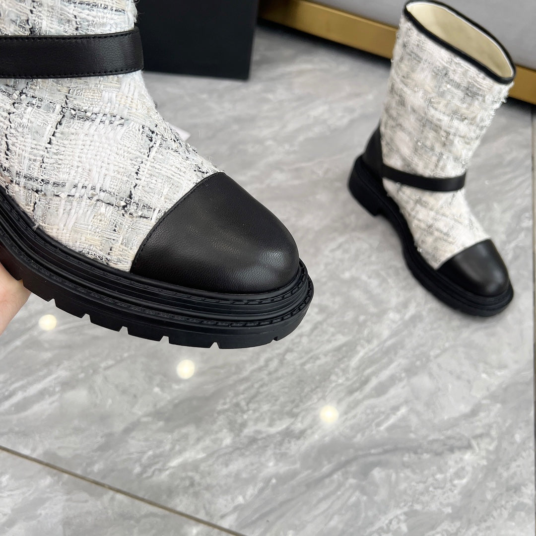 CHANEL 25S MID-CALF BOOTS 45MM IN BLACK CALFSKIN AND WHITE TWEED GOLD HARDWRE