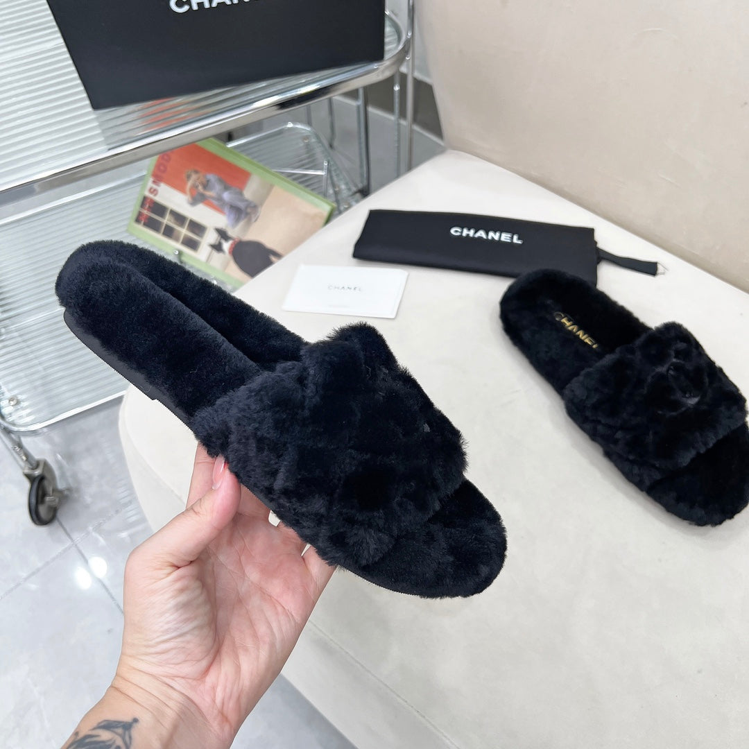 CHANEL 25S FUR SLIPPERS WITH EXPOSED-STITCH STRAPS IN BLACK