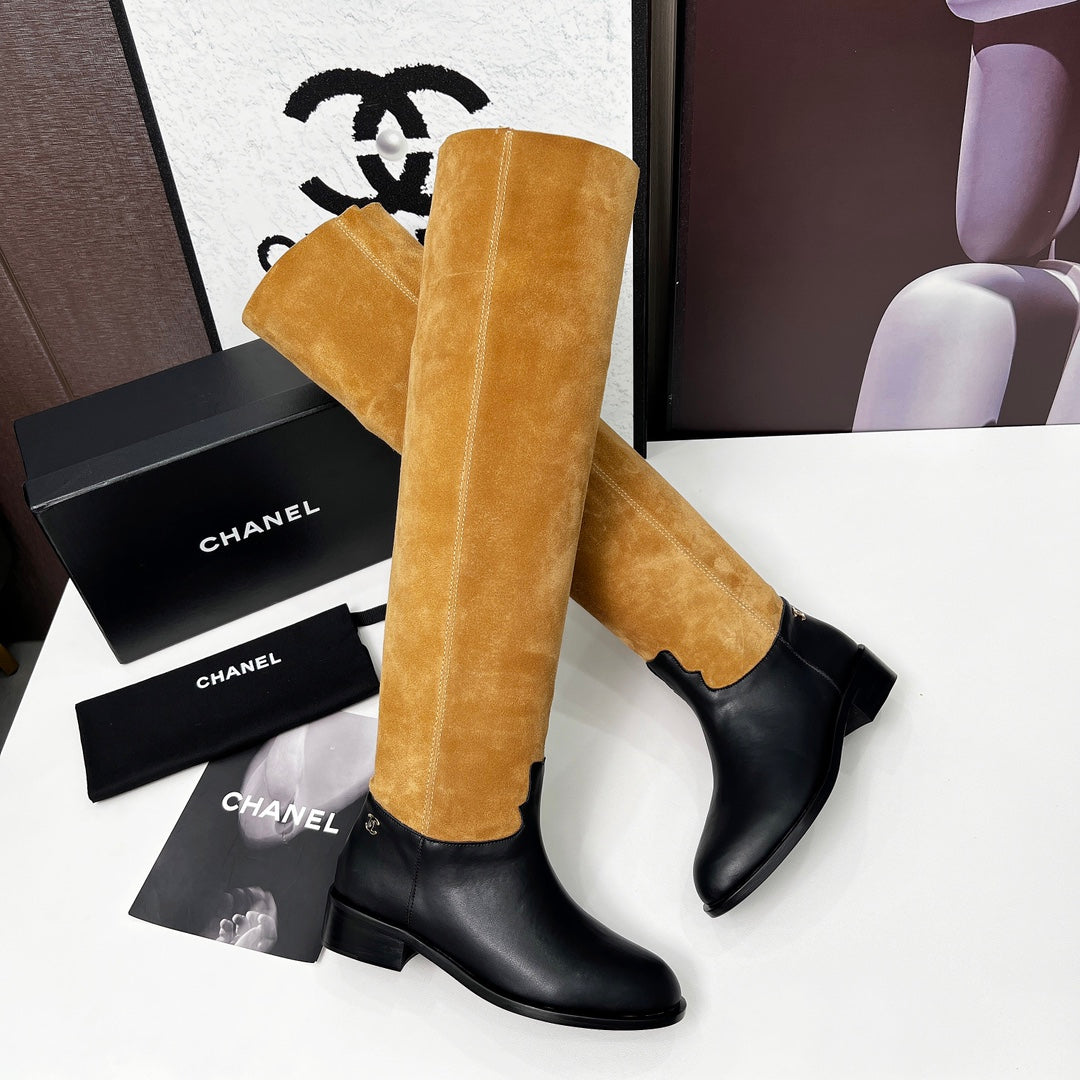 CHANEL 25S KNEE-HIGH BOOTS 35MM IN BLACK CALFSKIN AND CARAMEL SUEDE
