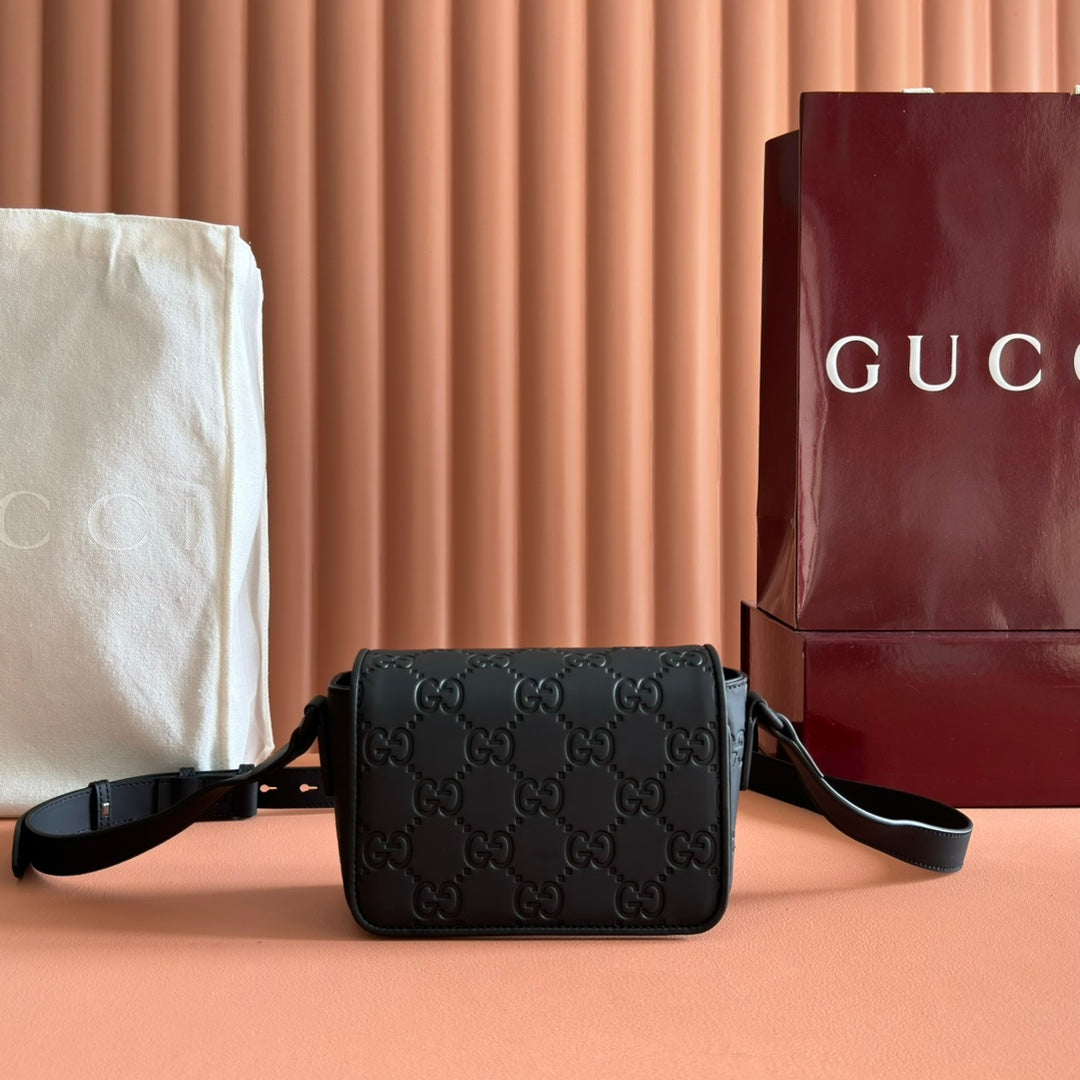 GUCCI 25S SUPREME MESSENGER BAG 18 CM IN BLACK CALFSKIN