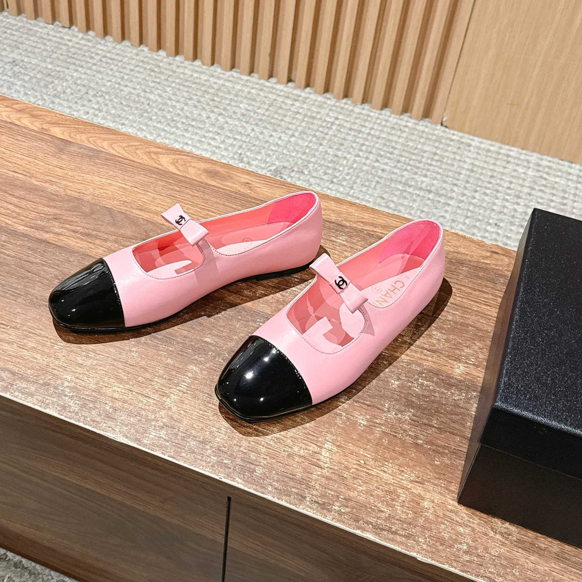 CHANEL 25S BALLET MARY JANES BLACK AND PINK IN CALFSKIN