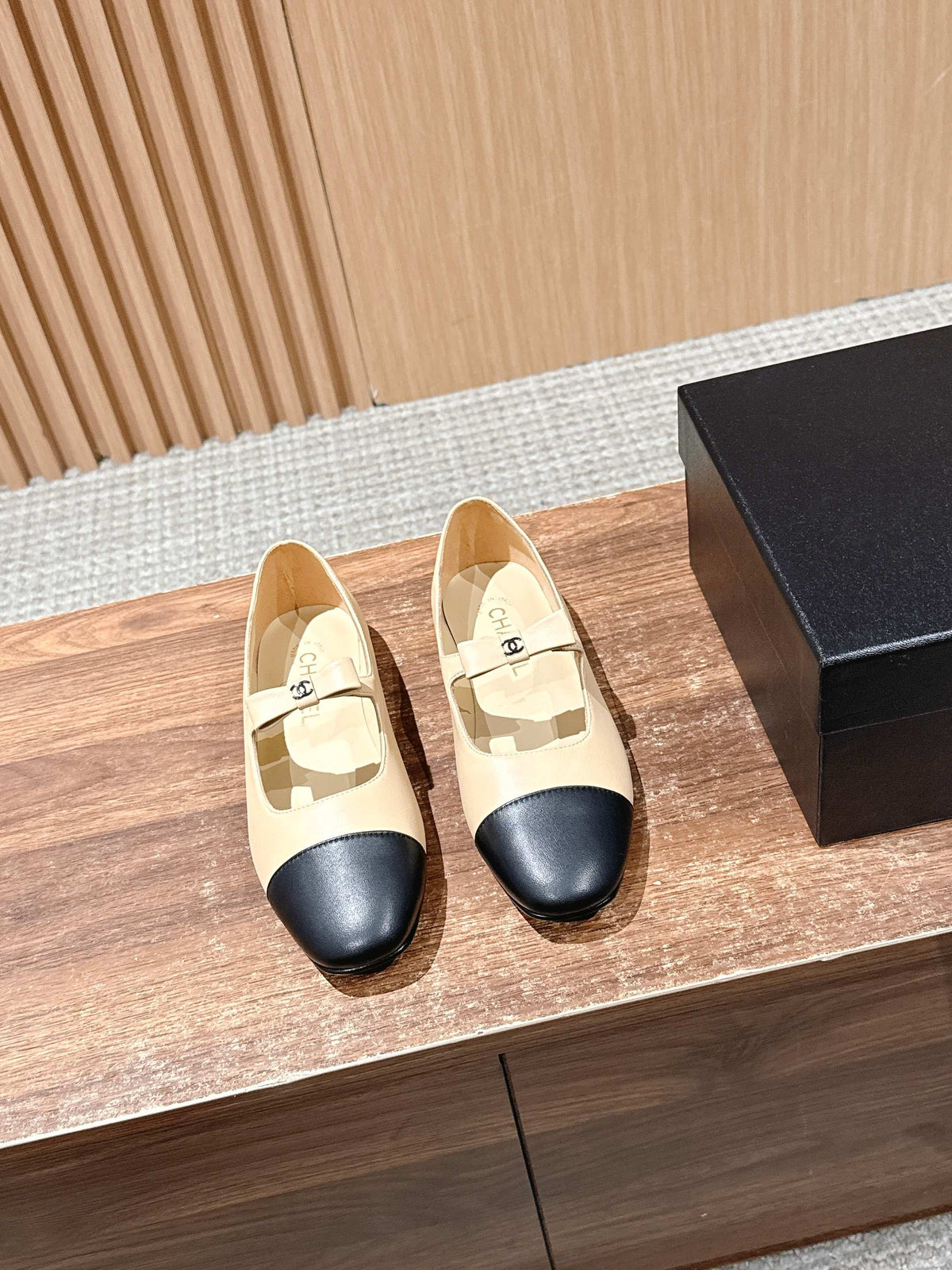 CHANEL 25S BALLET MARY JANES BEIGE AND BLACK IN CALFSKIN