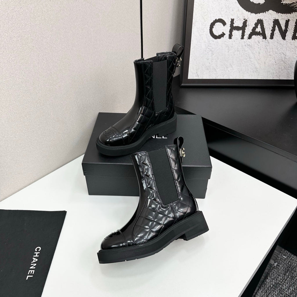 CHANEL 25S ELASTIC CHELSEA BOOTS IN BLACK GLOSSY CALFSKIN